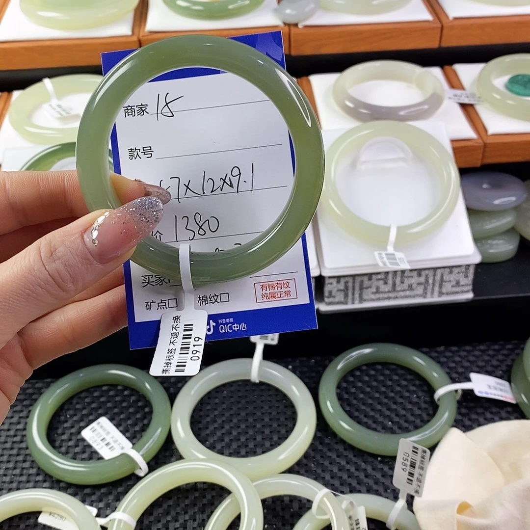 和田玉手镯未镶嵌饱****Å