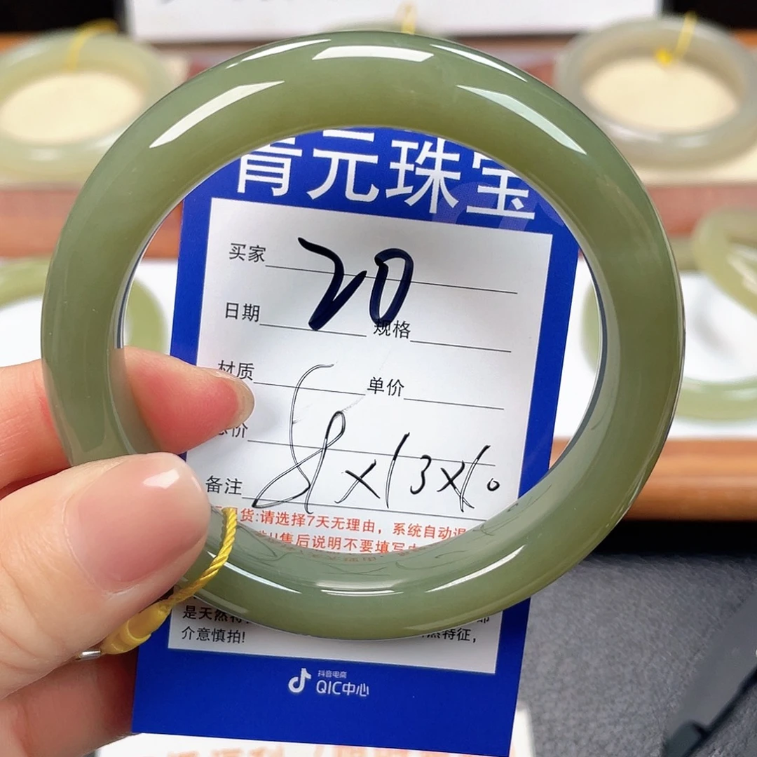 和田玉未镶嵌手镯