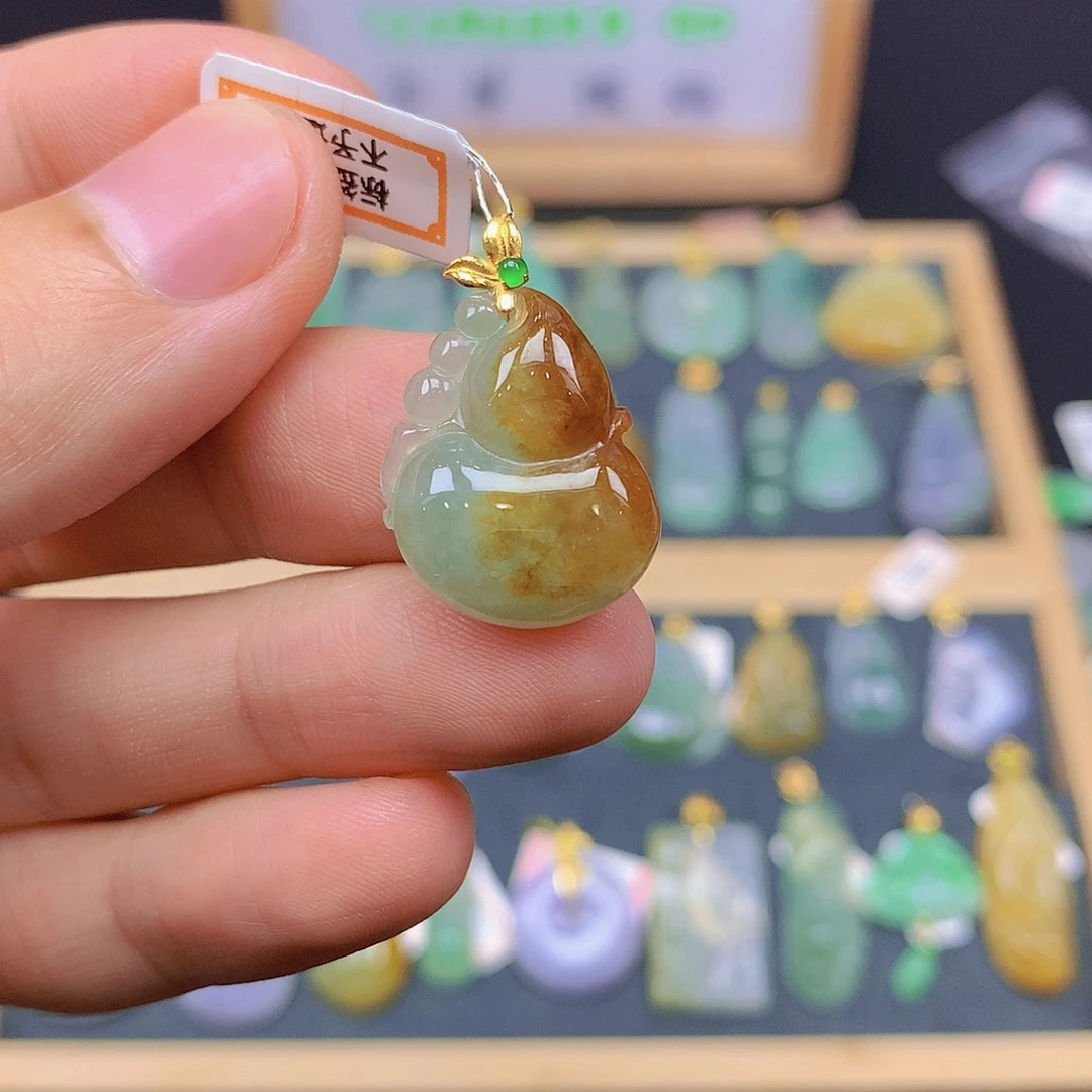 翡翠18K金镶嵌颈饰翡翠
