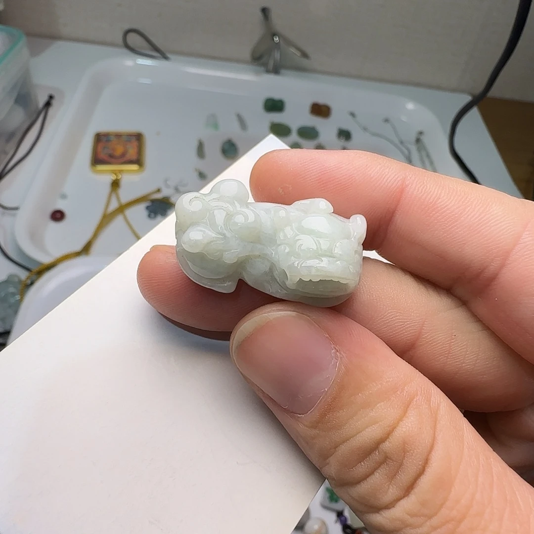 翡翠未镶嵌颈饰貔貅