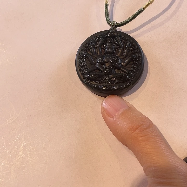 和田玉未镶嵌颈饰千手观音
