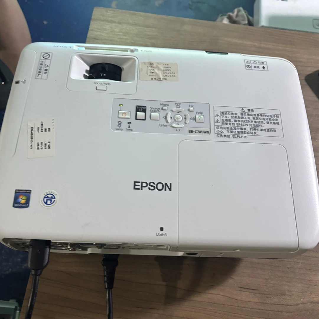 二手 4500流明爱普生1280.800工程投影仪 运费自理