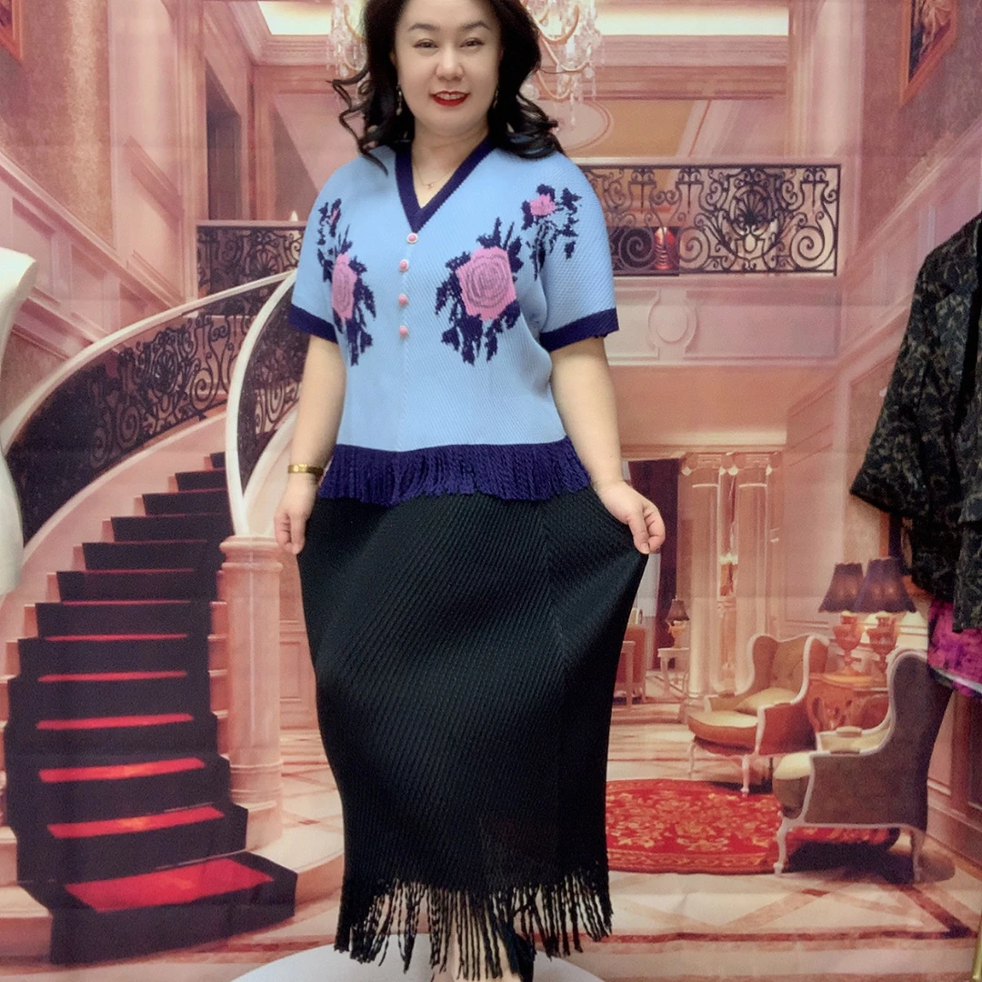 2025春夏新款V领褶皱时尚气质上衣