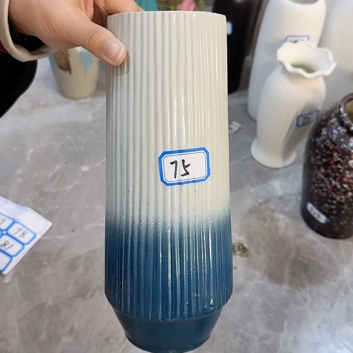 瓶75号复古陶瓷高25厘米微瑕一个