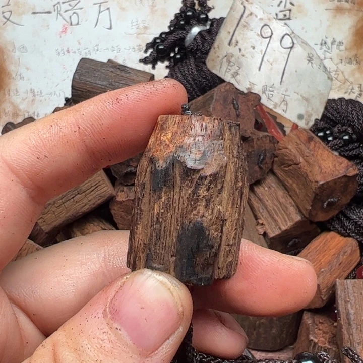 藤类降真香随形吊坠大小不一