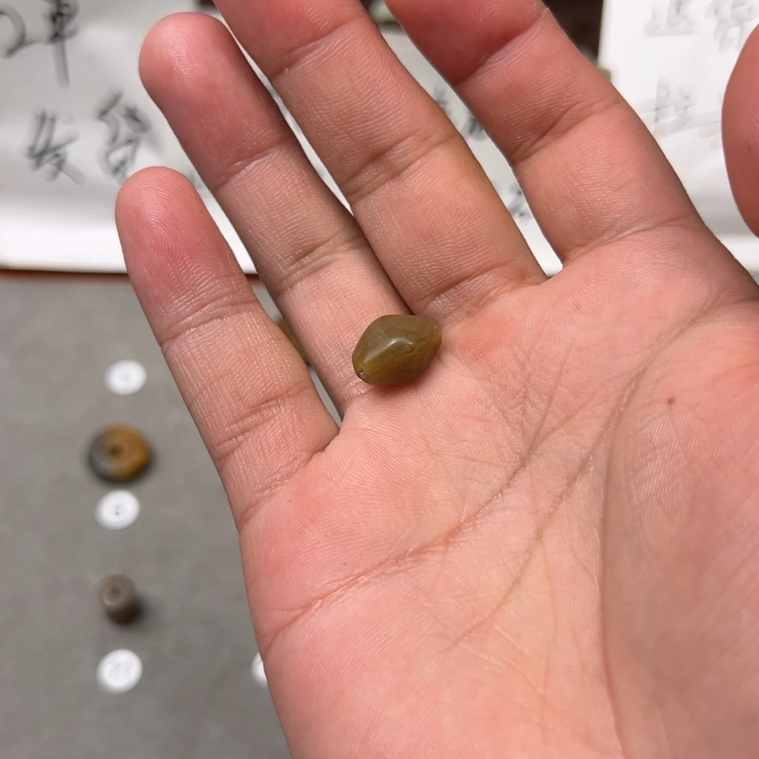 羊***尘岫岩河磨玉（透闪石质玉）未镶嵌颈饰