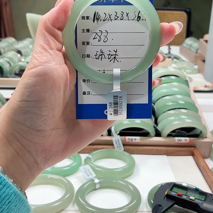 珠***〉未镶嵌手镯石英岩玉