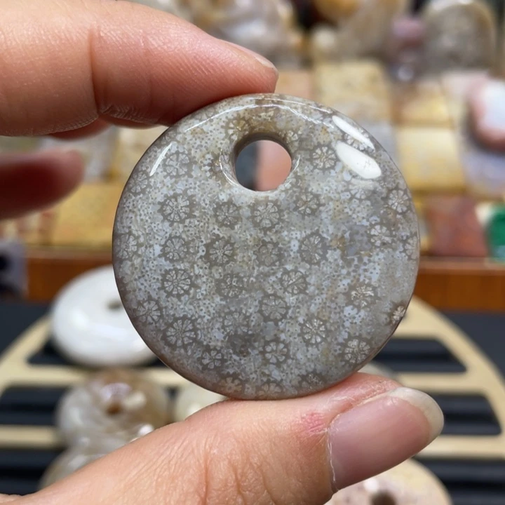 硅化玉未镶嵌颈饰k36