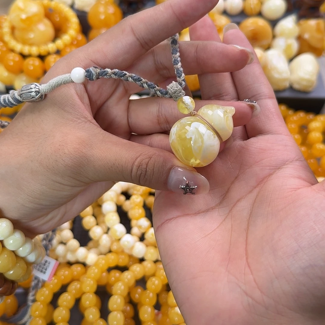 蜜蜡未镶嵌珠宝奇石