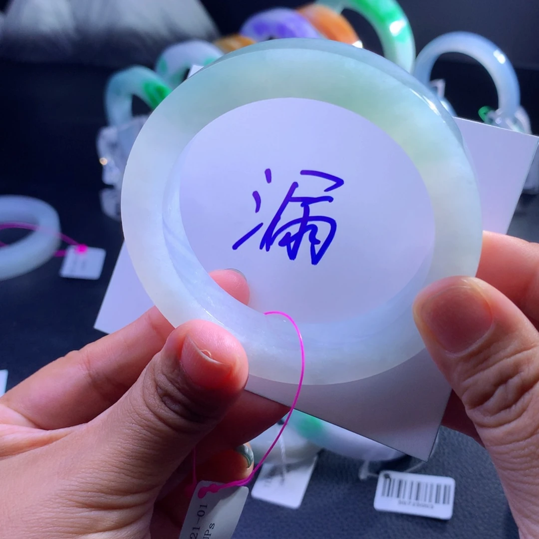 定制翡翠未镶嵌翡翠手镯