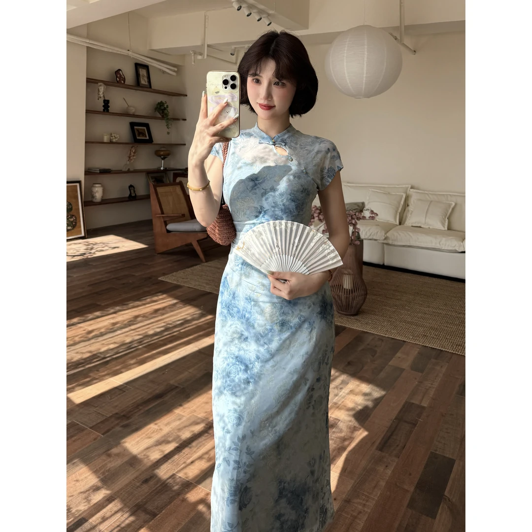 蕾英俊-柳含烟-夏季新中式国风网面渐变绒面花纹绣旗袍吊带两件套
