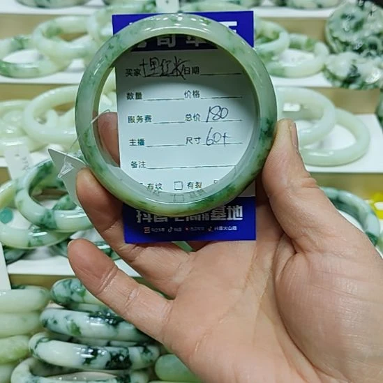 十***妆透闪石-蛇纹石玉未镶嵌颈饰