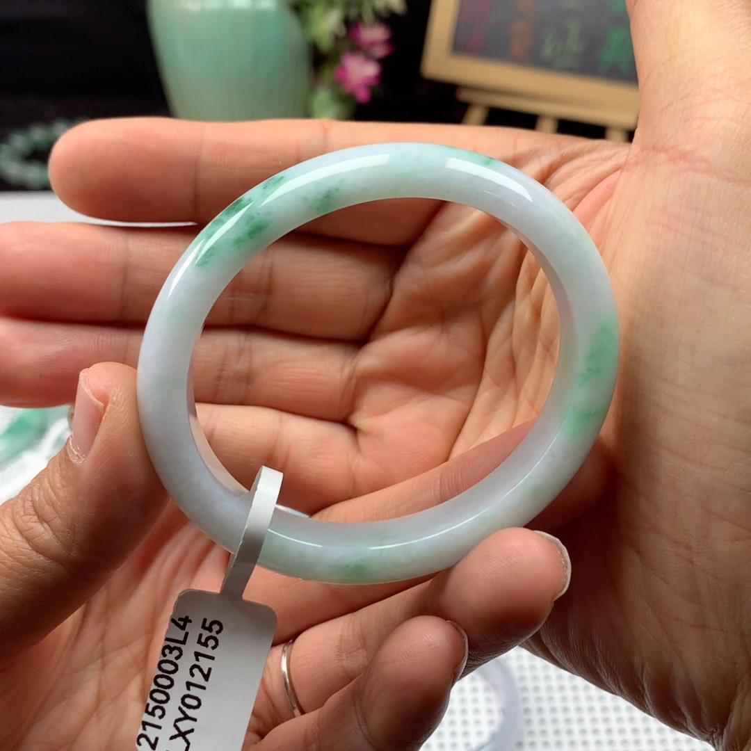 翡翠手镯未镶嵌：6号贵妃