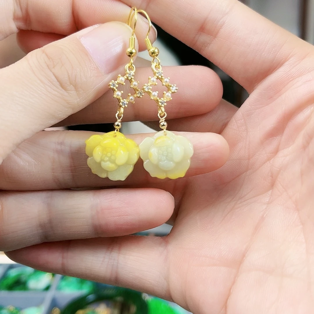 翡翠颈饰未镶嵌耳饰