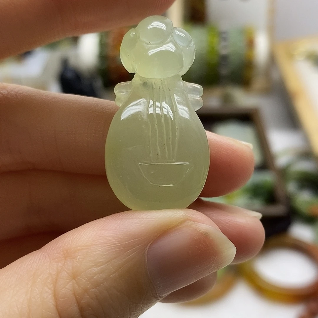 蛇纹石玉未镶嵌颈饰