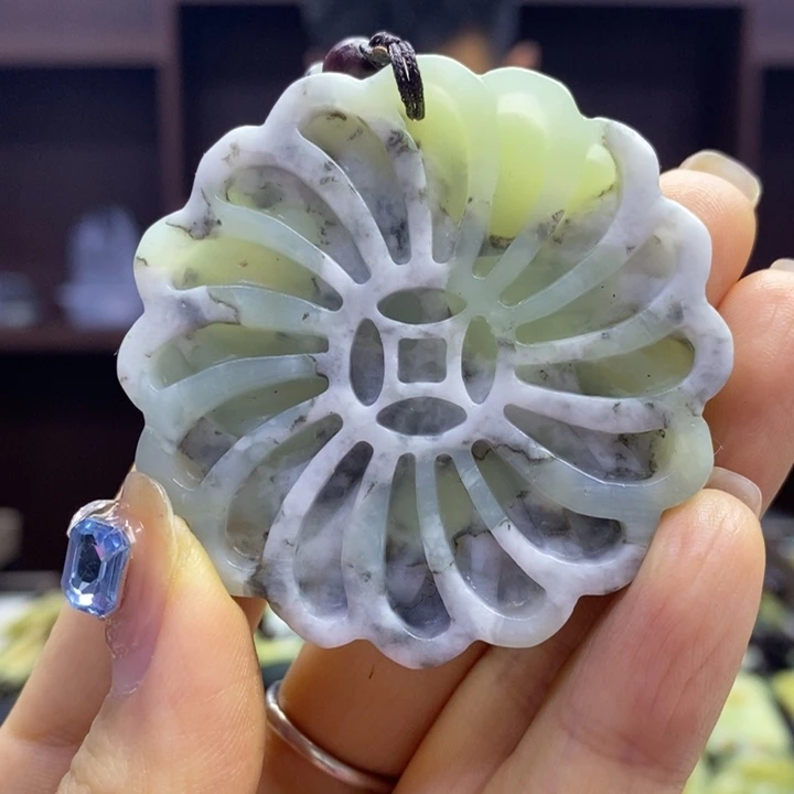 蛇纹石玉未镶嵌颈饰