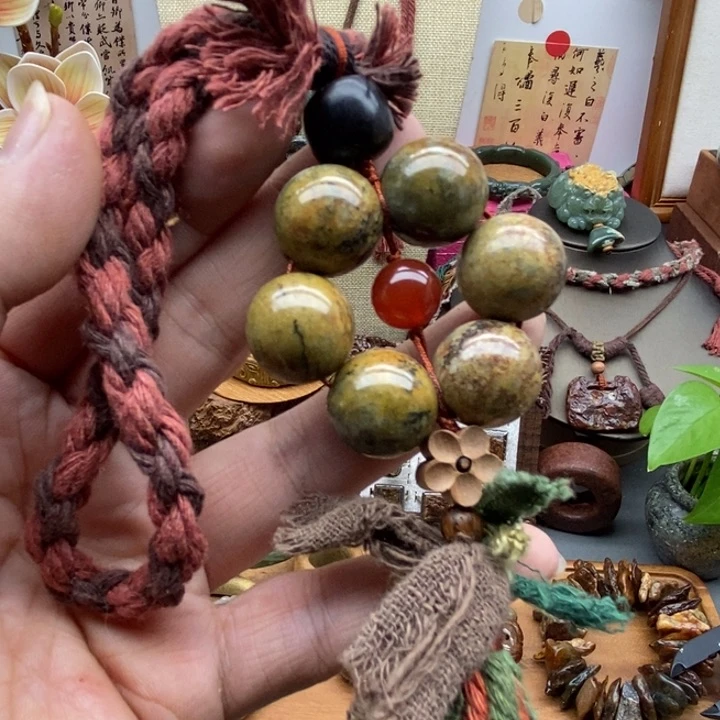 未镶嵌岫岩河磨玉（透闪石质玉）挂件