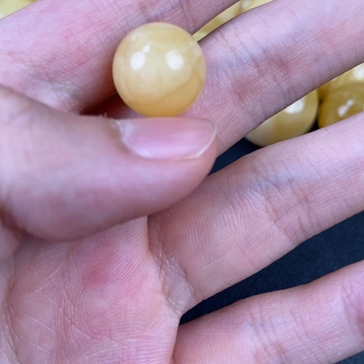 未镶嵌琥珀裸石微瑕27