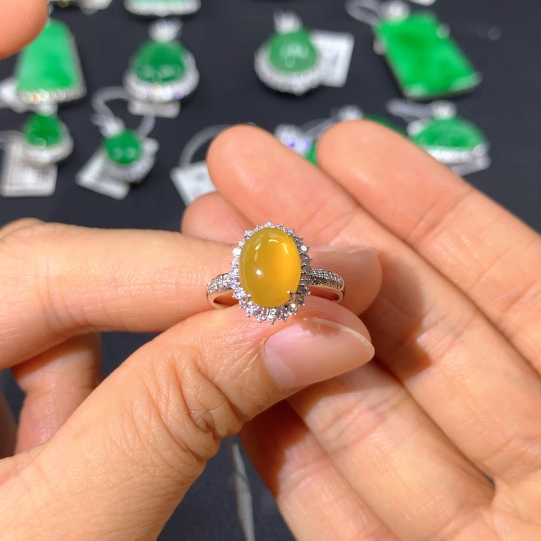 翡翠戒指18K金镶嵌翡翠