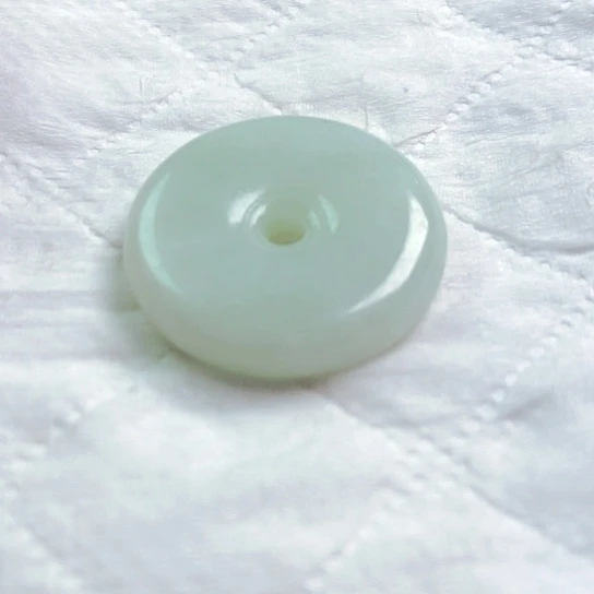 翡翠颈饰未镶嵌女**水吊坠