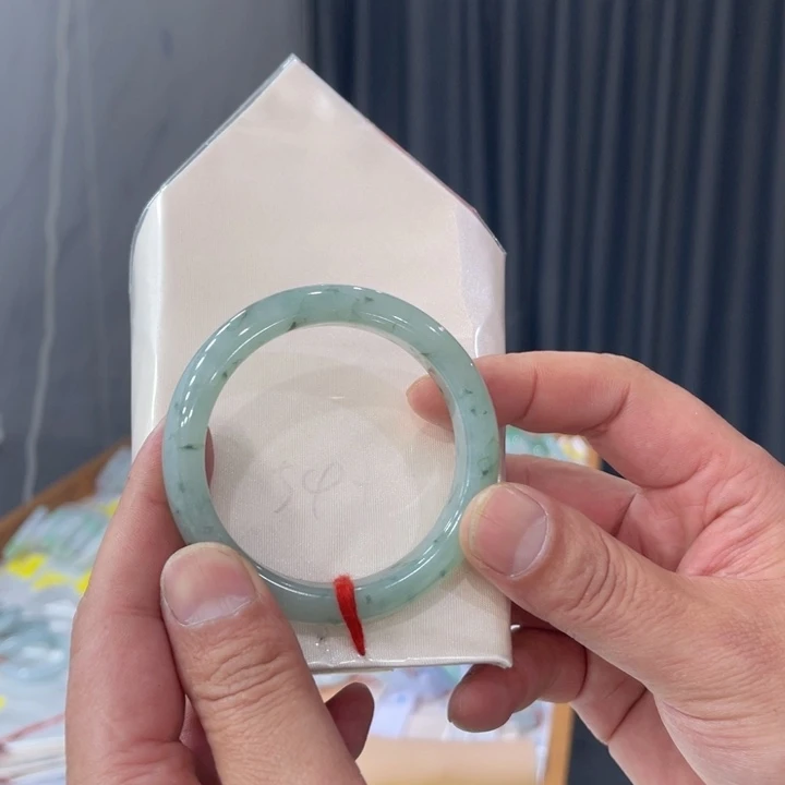 翡翠手镯未镶嵌不****^纯天然缅甸翡翠A货买断