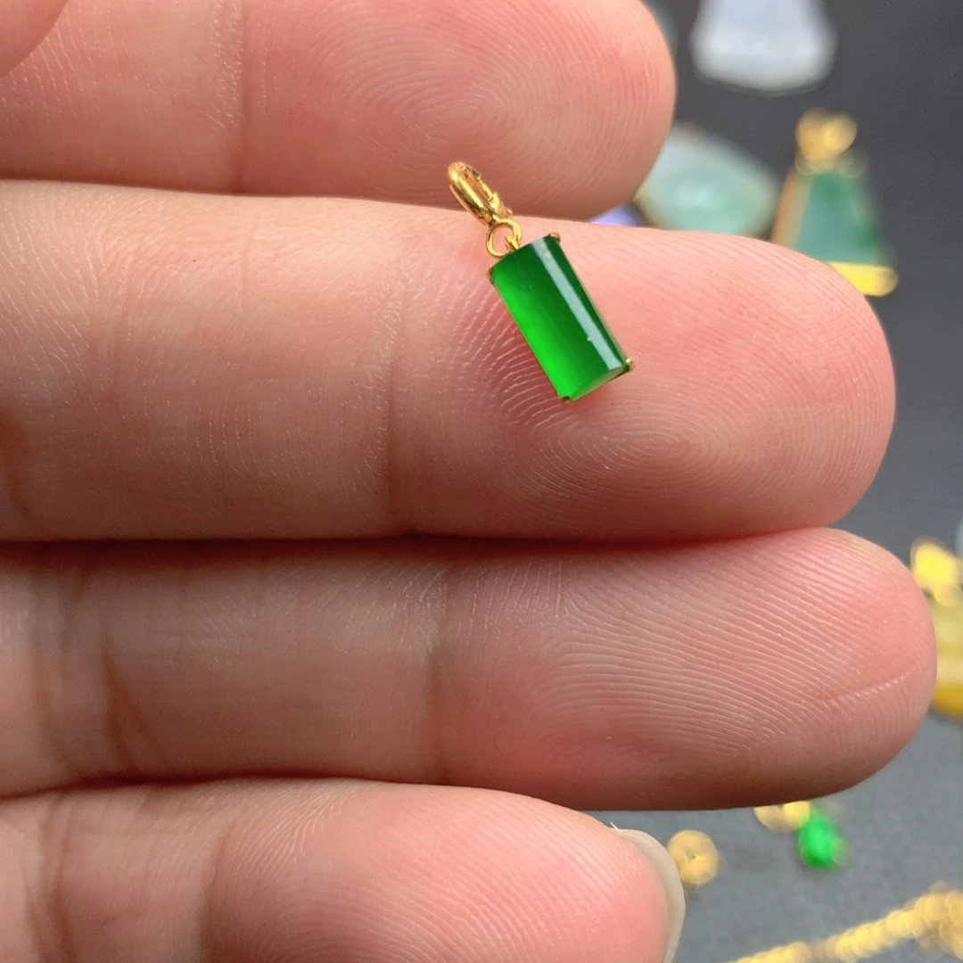 【闪购商品】颈饰18K金镶嵌翡翠翡翠