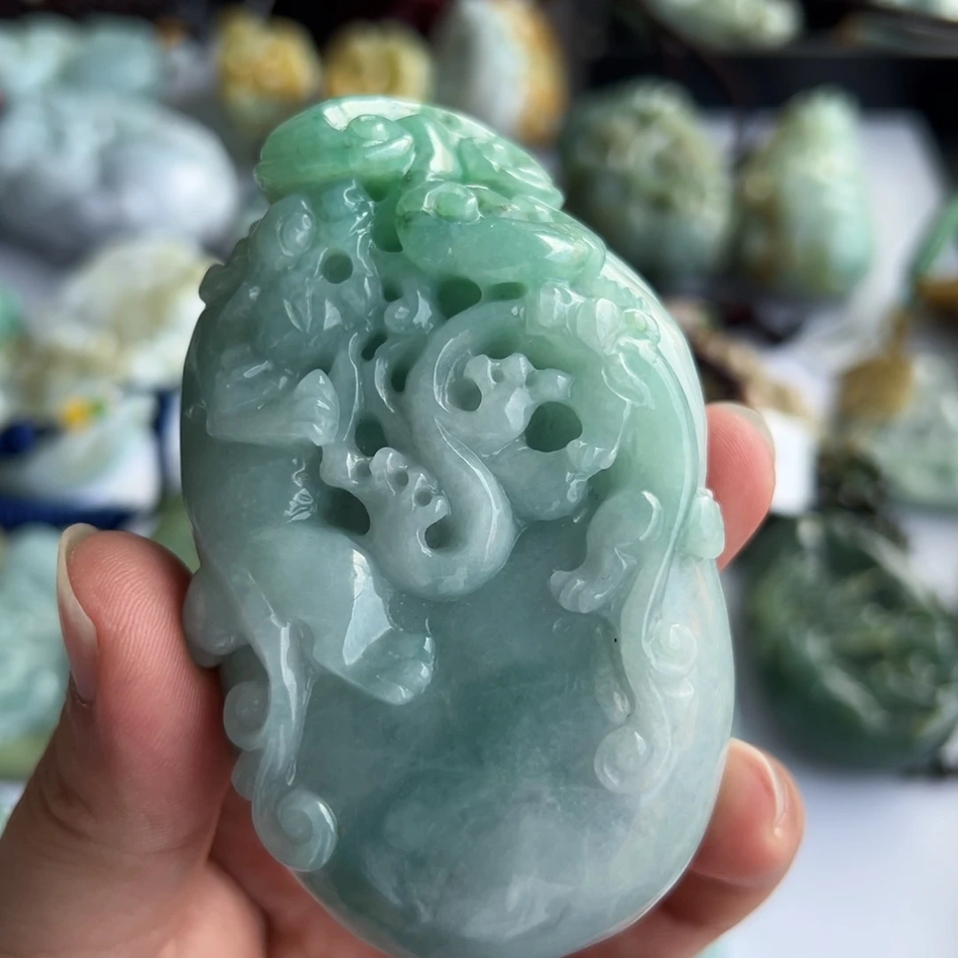 翡翠未镶嵌颈饰挂件