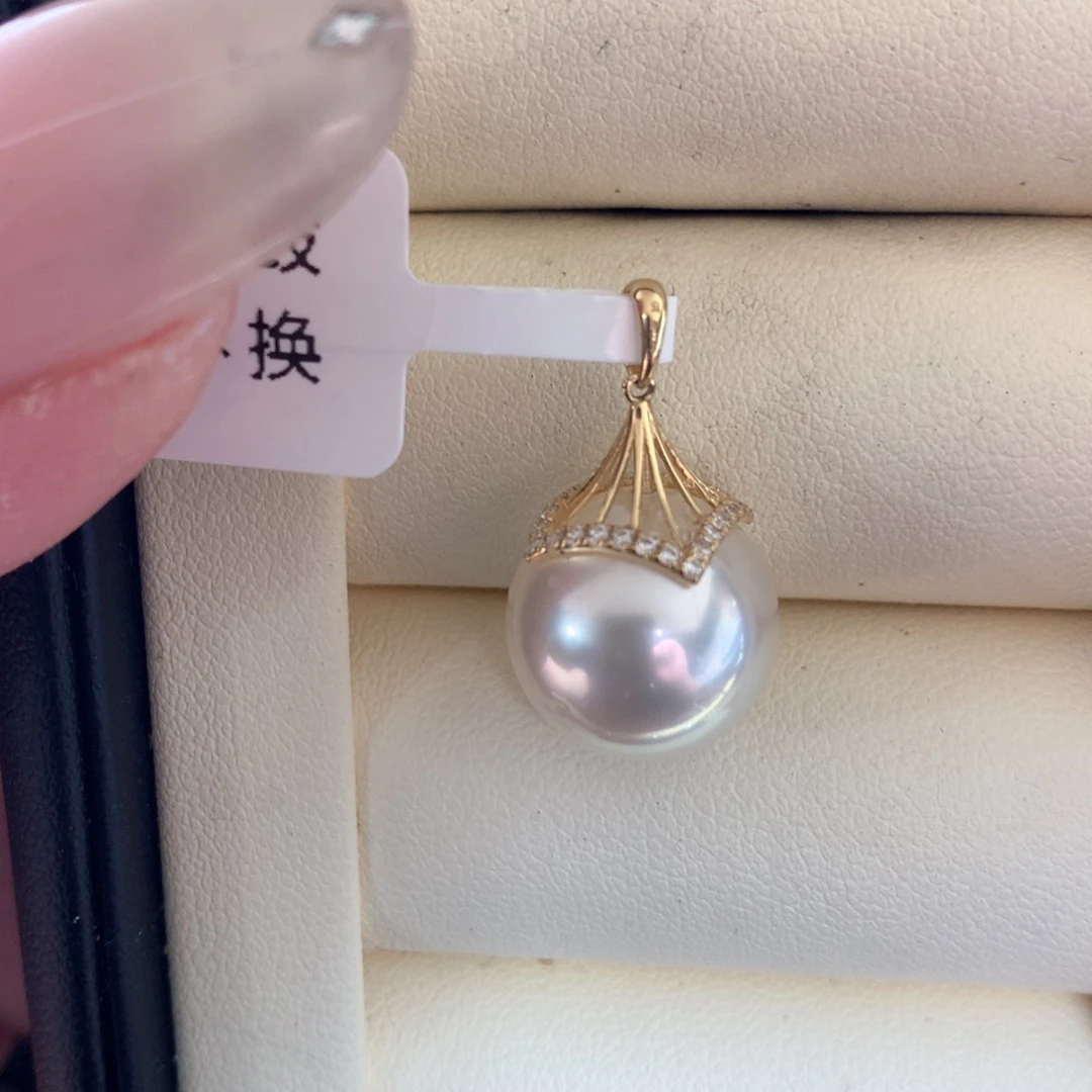 颈饰18K金镶嵌海水珍珠