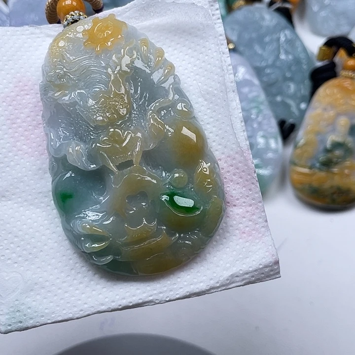 陪***雨翡翠未镶嵌颈饰天然