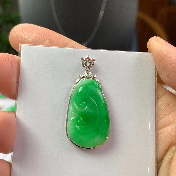 涟***漪翡翠18K金镶嵌颈饰翡翠首饰