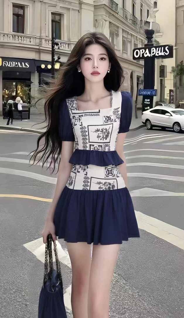 夏季新款时尚撞色方领短袖修身设计感连衣裙女温婉显瘦氛围感女装