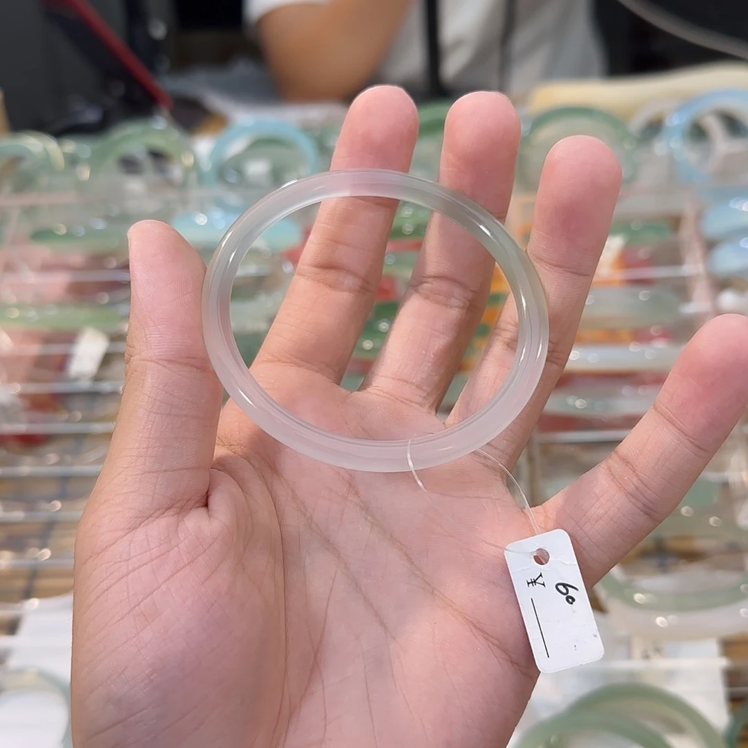 徐***胖非金属无镶嵌手饰