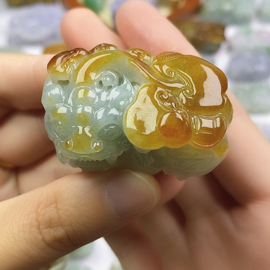 翡翠未镶嵌颈饰貔貅