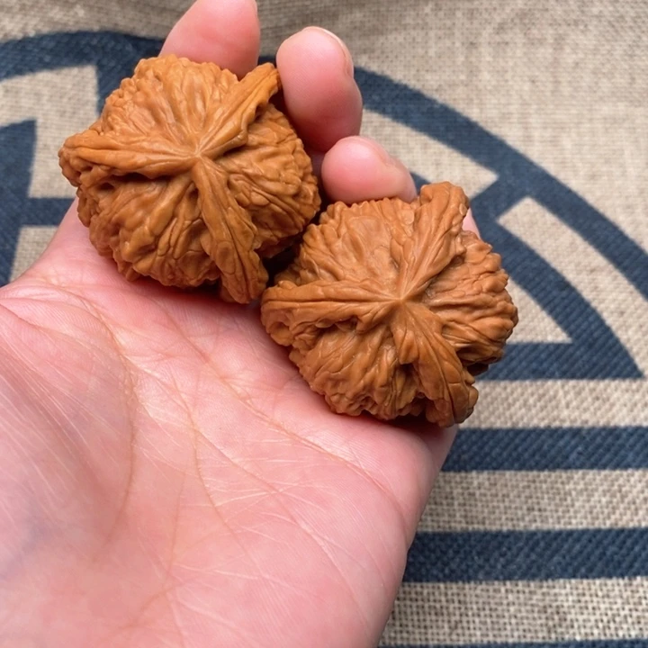 吊坠文玩核桃哈*！