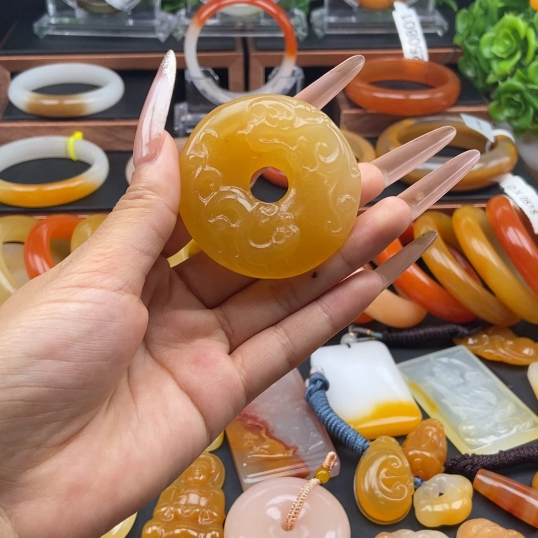 石英质玉（黄龙玉）未镶嵌颈饰