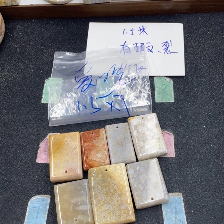 爱***欧硅化珊瑚（珊瑚玉）合金颈饰