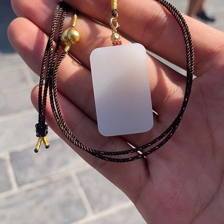 和田玉手镯未镶嵌无事牌吊坠多样性发其一