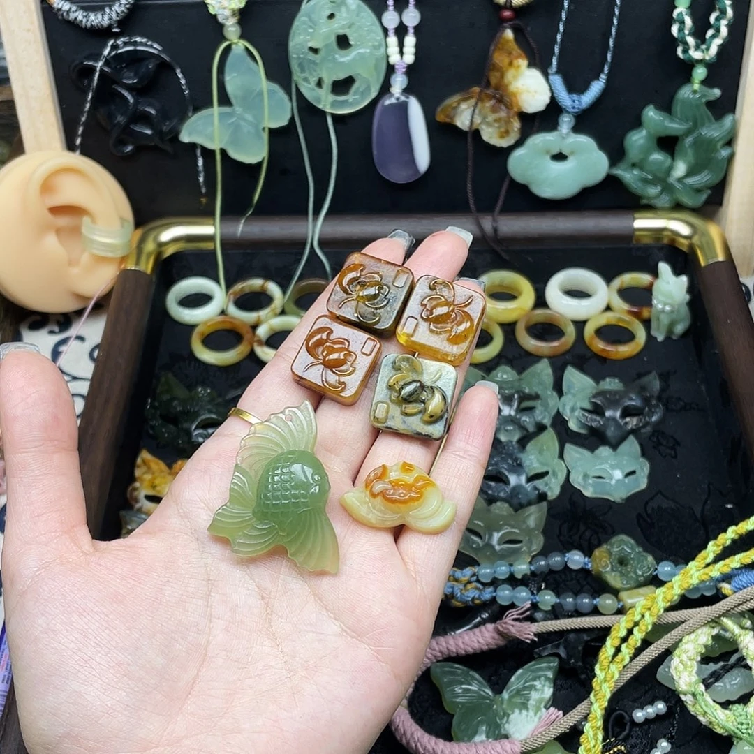 淮***瑜蛇纹石玉未镶嵌颈饰福利专拍