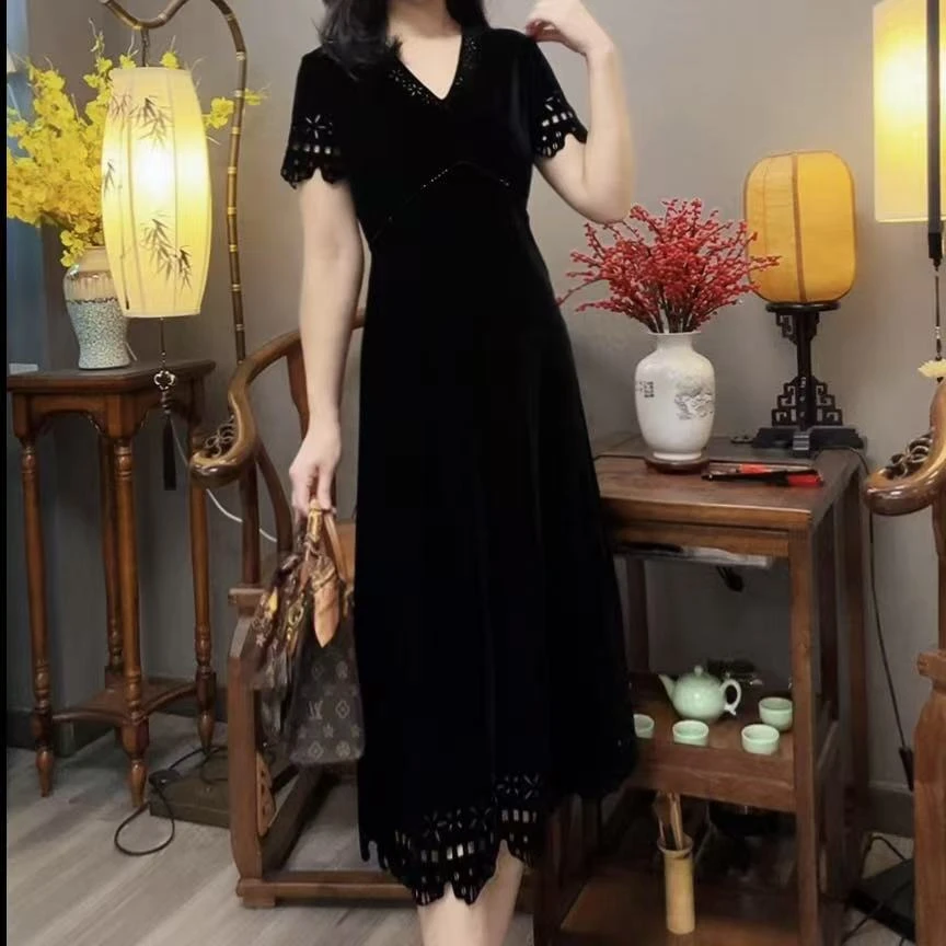 【峰姐女装】显瘦重工镂空边设计丝绒连衣裙1162【KX】