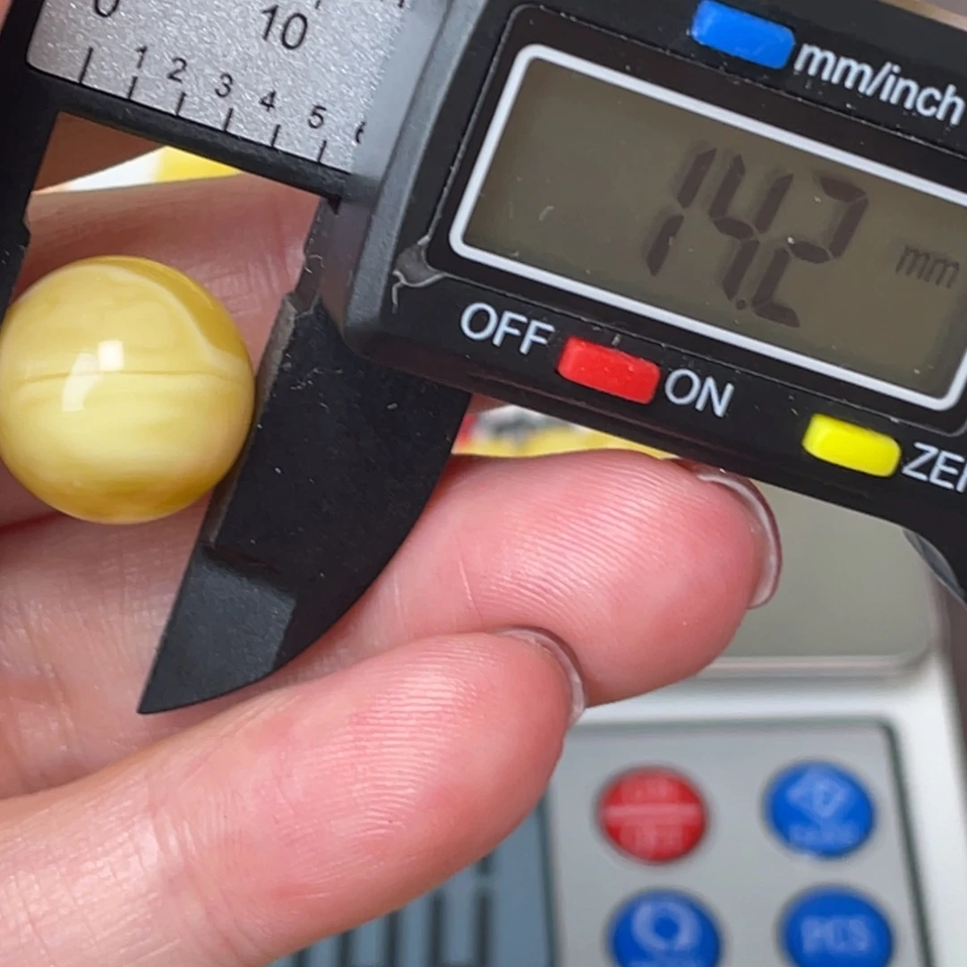 未镶嵌琥珀裸石蜜蜡128