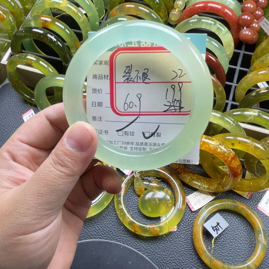 未镶嵌蛇纹石玉手镯有裂手镯特价不退不换