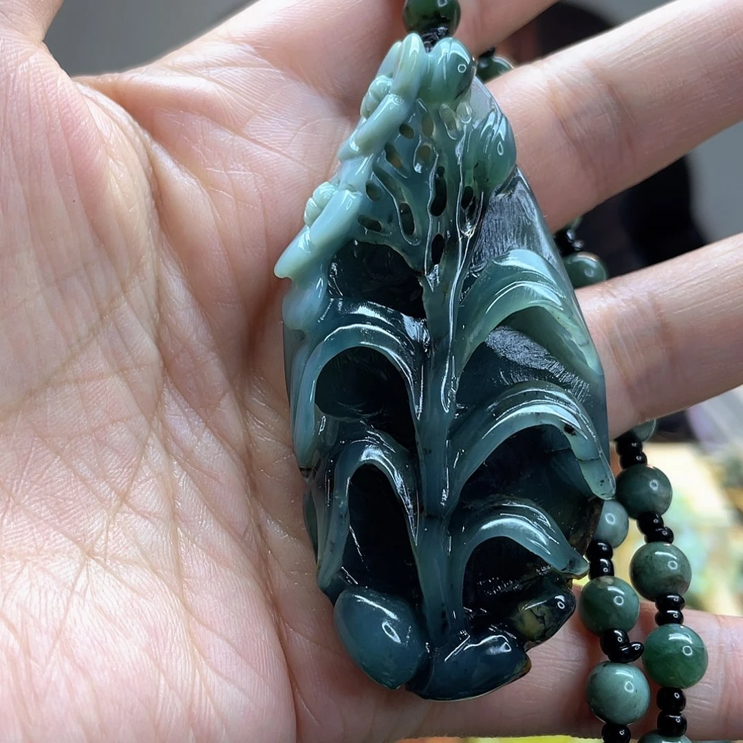 蛇纹石玉颈饰未镶嵌