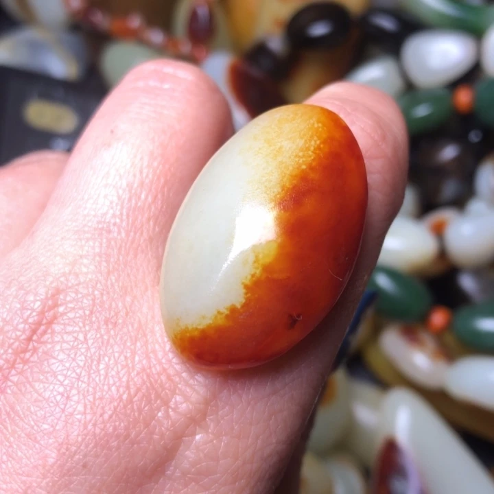 和田玉（翠青玉）未镶嵌珠宝奇石