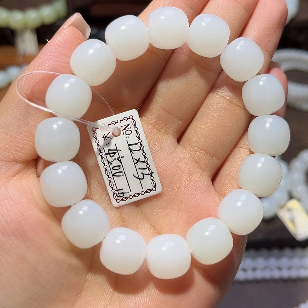 卧***情未镶嵌手链和田玉