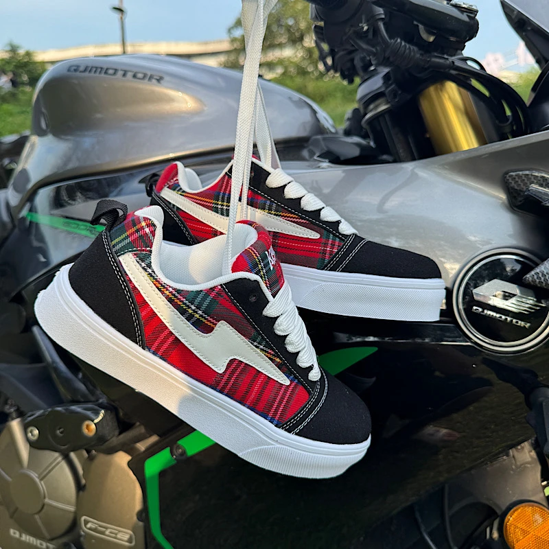 苏格兰格子图案拼接帆布低帮透气板鞋运动韩版小白鞋学生情侣休闲
