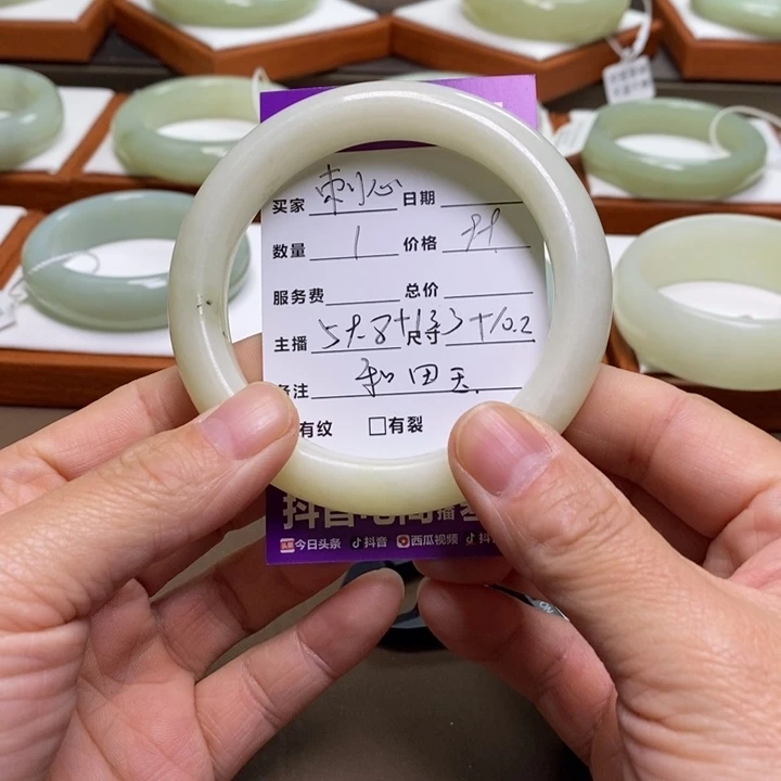 *****和田玉未镶嵌手镯