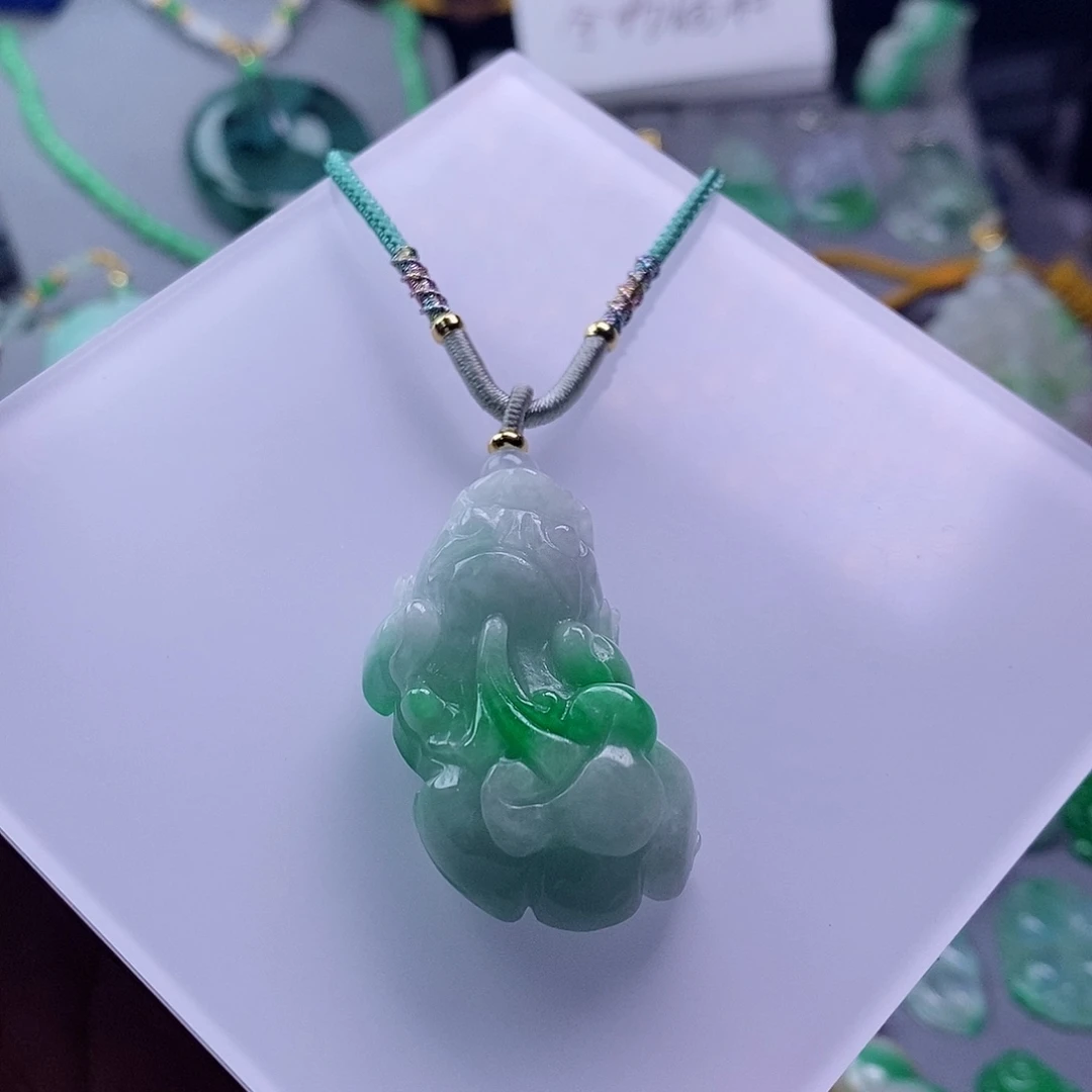 翡翠未镶嵌吊坠(赠链)