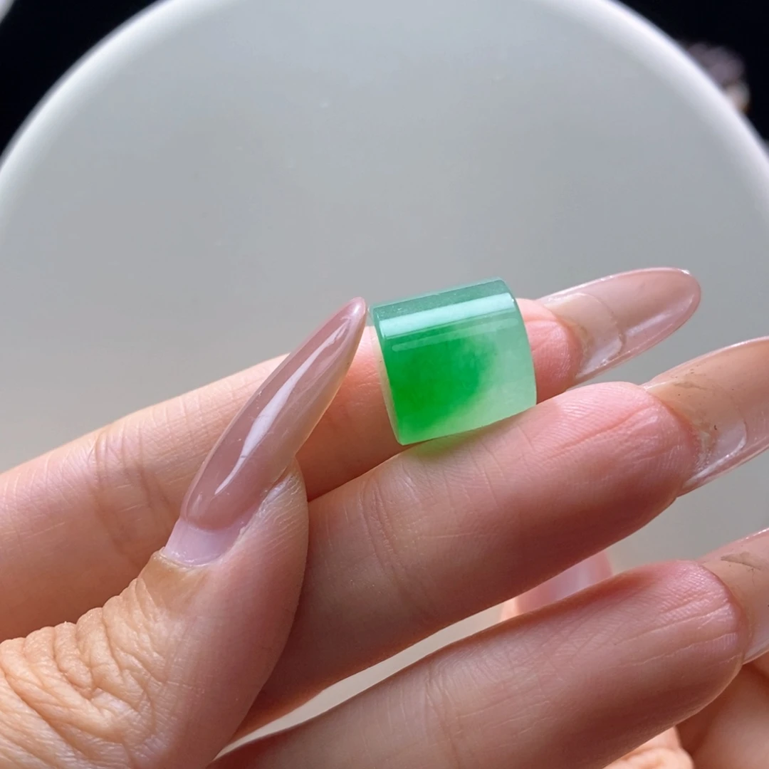 翡翠未镶嵌颈饰翡翠冰阳绿桶珠