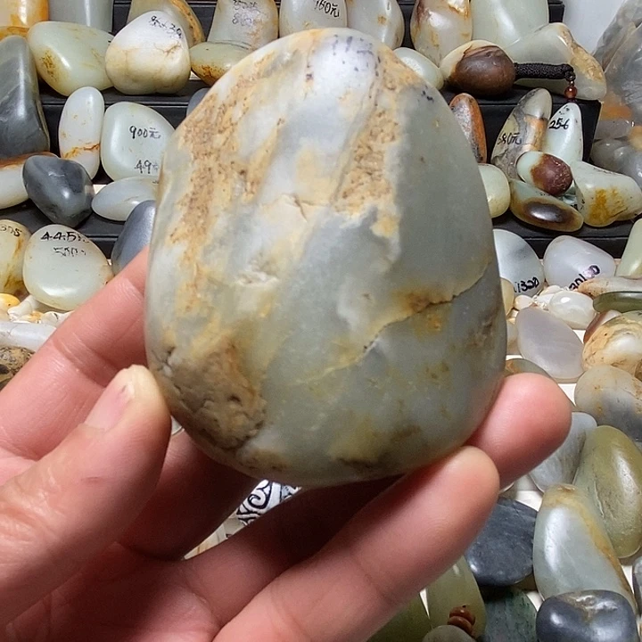 和田玉未镶嵌颈饰把件