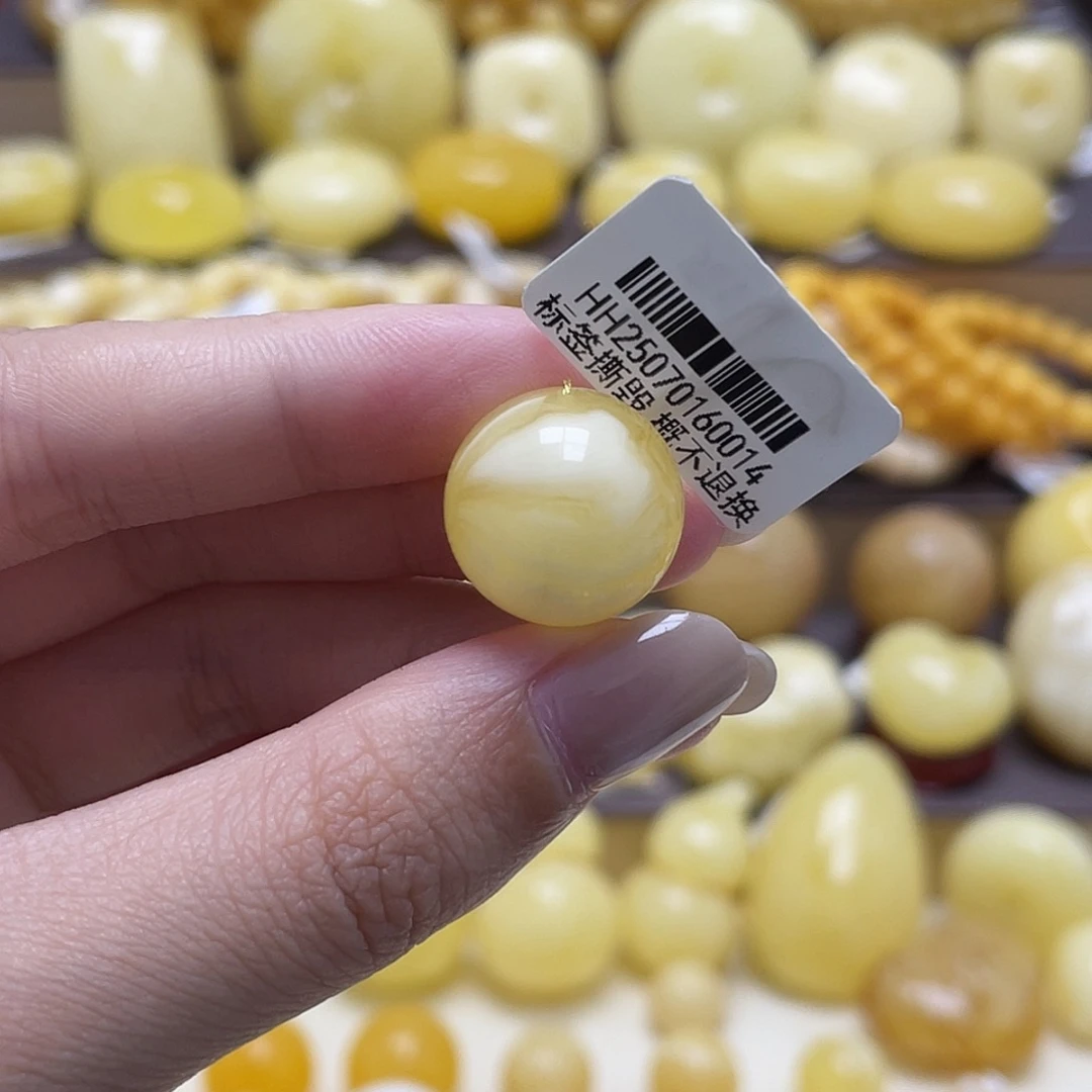 琥珀未镶嵌裸石16.2mm瑕